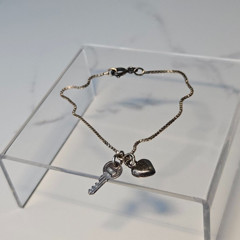 925 silver. Delicate Silver Heart & Key Charm Bracelet